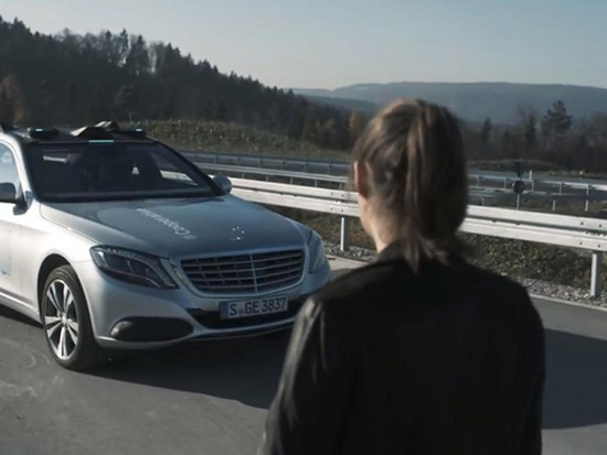 Mercedes научила автомобиль «общаться» с людьми