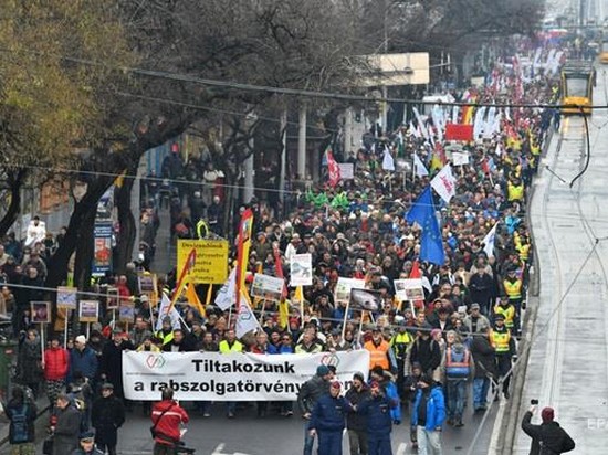 В Будапеште протестовали против нового «рабского закона»