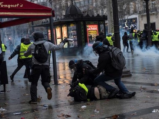Число задержанных в Париже достигло полутора тысяч