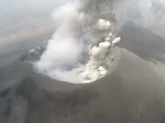 Ученые запустили дрон над активным вулканом в Перу