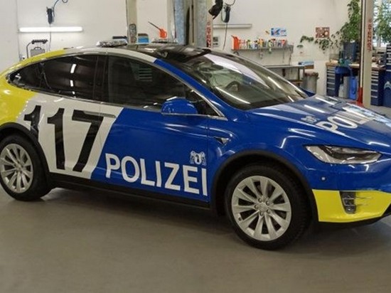 В Швейцарии полиция будет ездить на новых Tesla