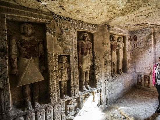 В Египте нашли нетронутую гробницу