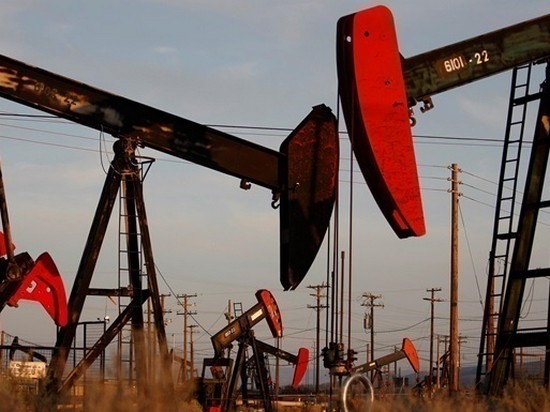Цена на нефть опустилась ниже $59