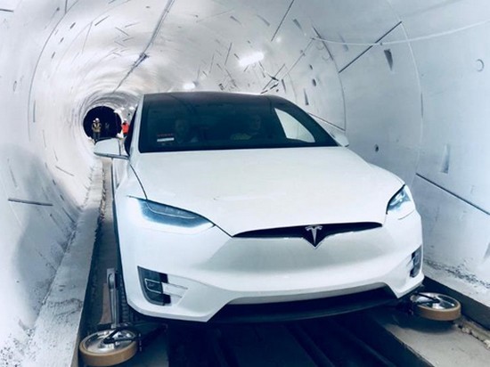 Маск открыл подземный тоннель в Лос-Анджелесе