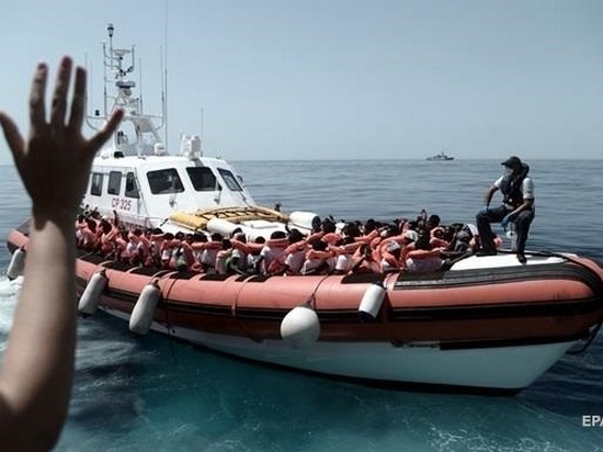 Италия закрыла порты для спасенных в море мигрантов