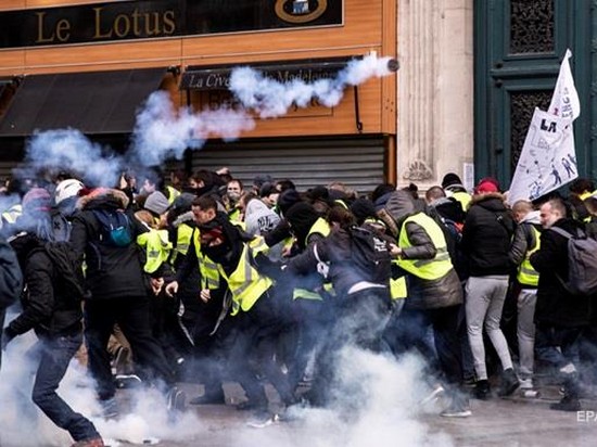 На протесты во Франции вышли до 40 тысяч человек