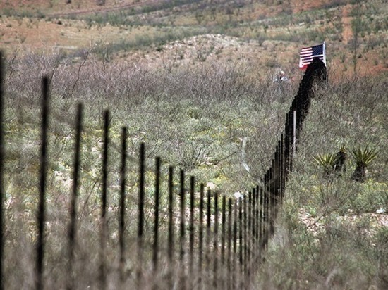 Конгресс США одобрил бюджет на строительство стены с Мексикой