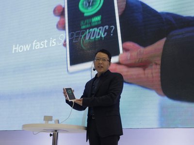 Oppo представила технологию зарядки смартфона за 15 минут