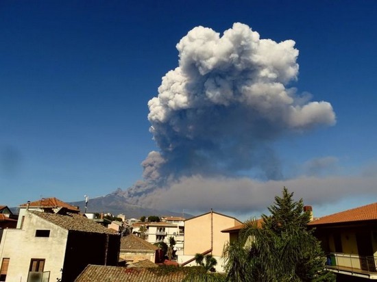 В Италии началось извержение вулкана Этна
