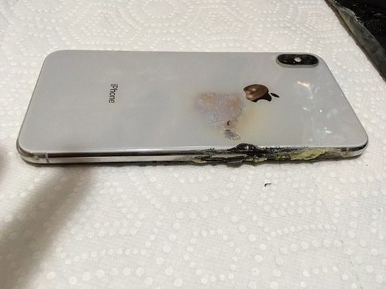 iPhone XS Max загорелся в кармане у владельца