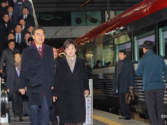 КНДР и Южная Корея провели церемонию соединения железных дорог