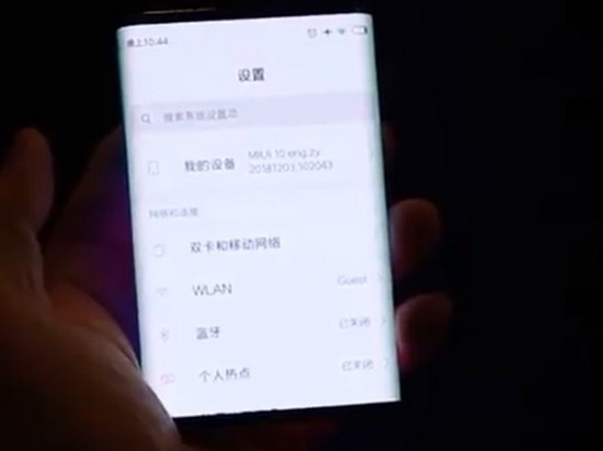 Гибкий планшет Xiaomi показали на «живом» видео