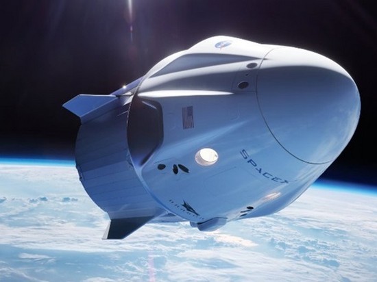 Названы сроки первого запуска Dragon-2 к МКС