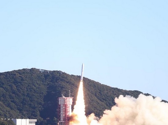 Япония запустила ракету с 13 спутниками