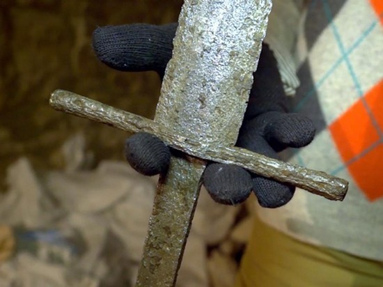 Во львовском подземелье нашли древний меч