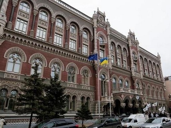 Украинцы нарастили вывод валюты за границу впятеро