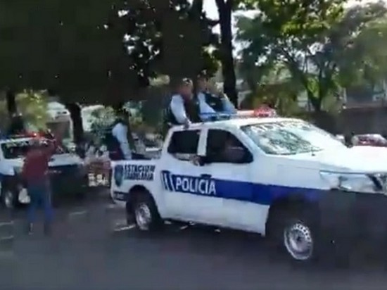 В одном из штатов Венесуэлы полиция перешла на сторону протестующих