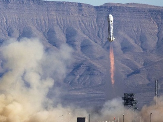 Миллиардер Безос запустил необычную ракету (видео)