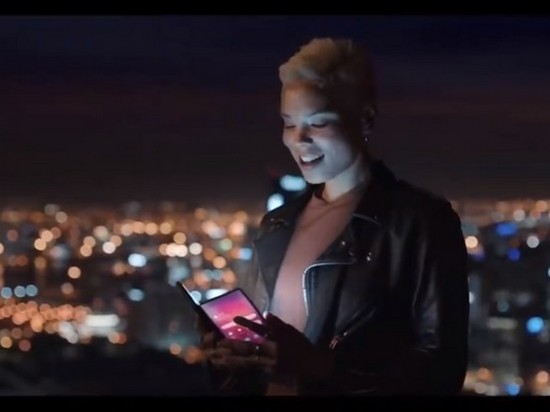 Вышло официальное видео с гибким Samsung Galaxy F
