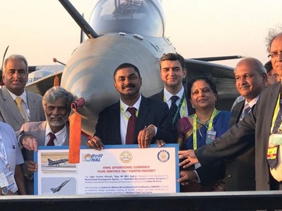 В Индии принят на вооружение первый истребитель собственной разработки