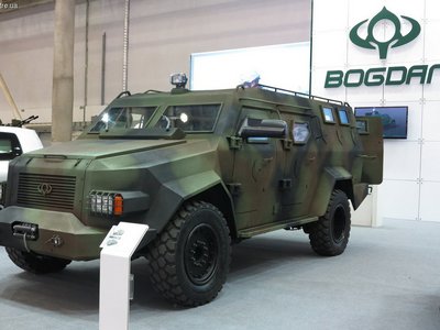 Украинская корпорация «Богдан» представила бронеавтомобиль «Барс-8»