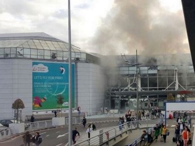 В аэропорту Брюсселя прогремели мощные взрывы (видео)