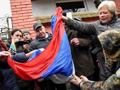 США требуют от Киева защитить посольства РФ