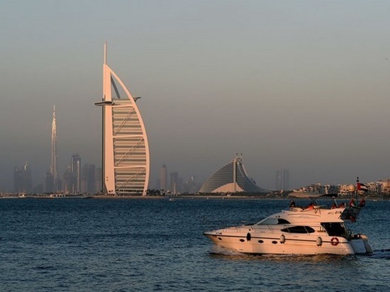 Гражданам ОАЭ простили почти $100 миллионов долгов