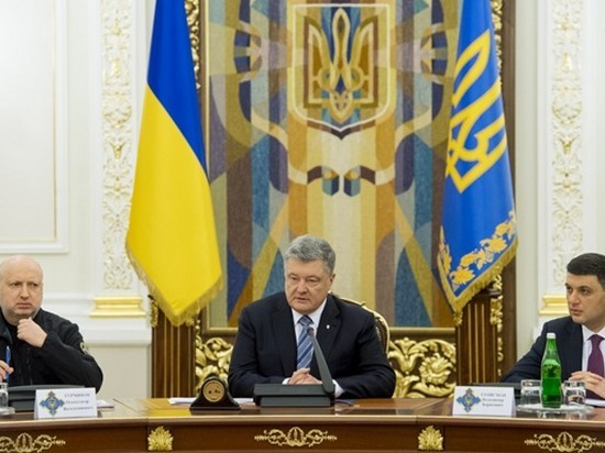 Петр Порошенко назвал источник «слива» по оборонке