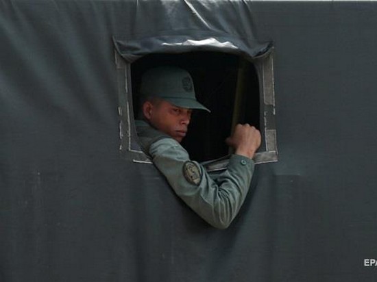 Сторону Мадуро покинули около 600 военных — Гуайдо