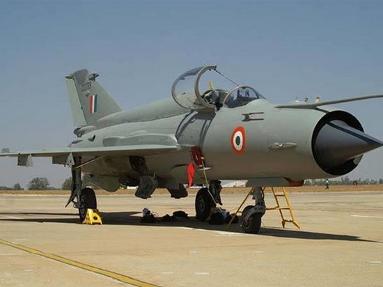 Индийский истребитель МиГ-21 разбился, столкнувшись с птицей
