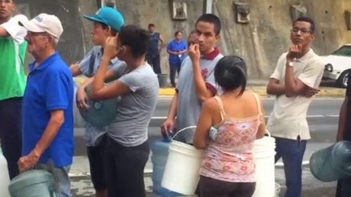 В Венесуэле возник дефицит питьевой воды (видео)
