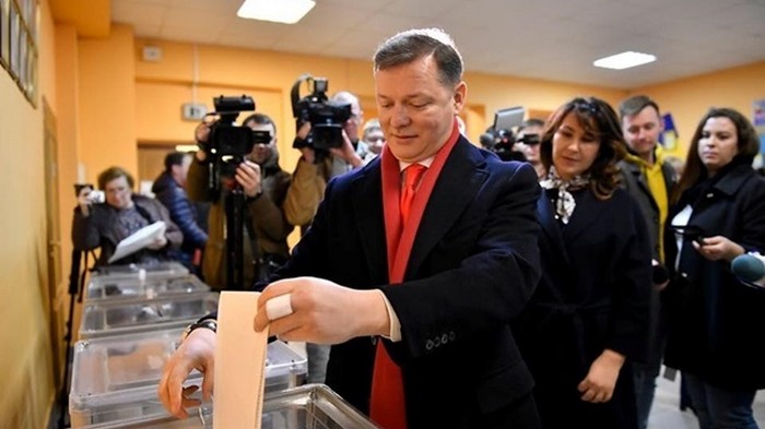 Ляшко получил штраф за показ бюллетеня на выборах
