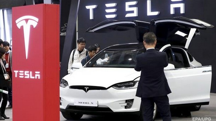 Tesla планирует запустить службу роботакси в 2020 году