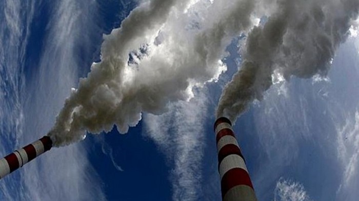 Украинские предприятия с 90-х сократили выбросы почти в четыре раза
