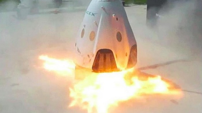 Испытания пилотируемого корабля SpaceX провалились