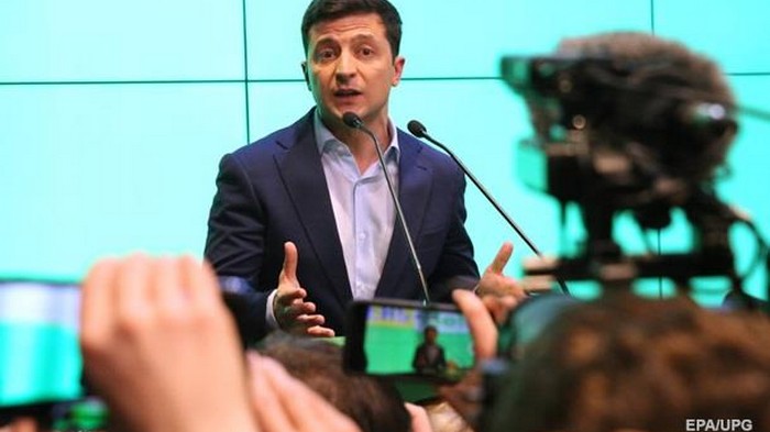 У Зеленского раскритиковали закон об ограничении полномочий президента