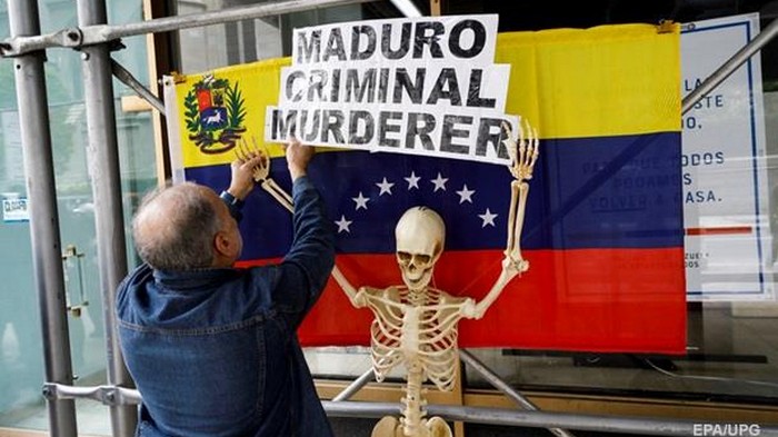 США требуют, чтобы Мадуро покинул Венесуэлу