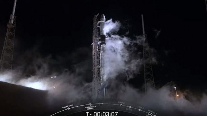 Ракета с кораблем Dragon с грузом для МКС запущена в США (видео)
