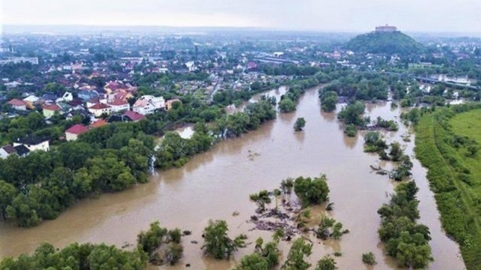 Паводок на Закарпатье: Зеленский подписал указ