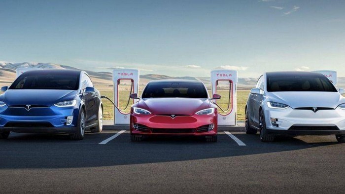 Tesla возвращает бесплатную зарядку для электрокаров Model S и Model X