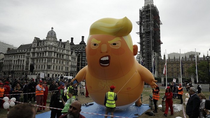 В Лондоне запустили в воздух надувного малыша Трампа