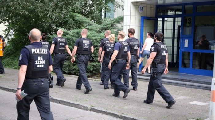 В центре Берлина нашли 100-килограммовую бомбу: эвакуированы 3000 человек (фото)
