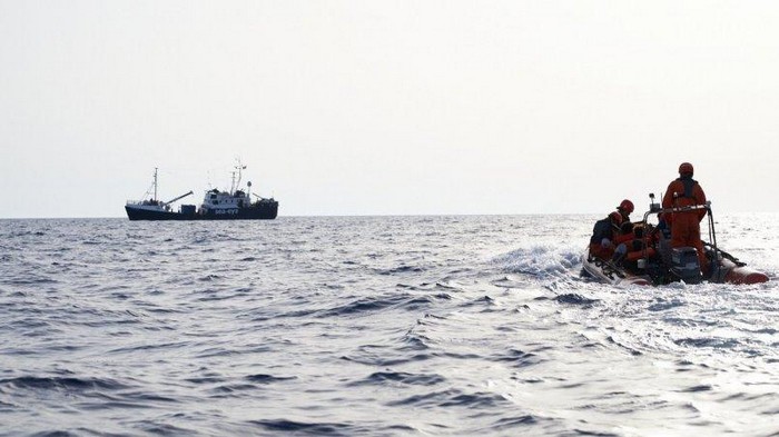 Германия призвала Италию открыть порты для судов с беженцами
