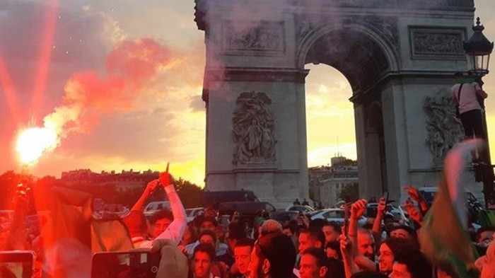 Футбольные фанаты устроили погром в Париже