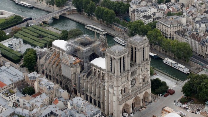 Пожар в Нотр-Дам: во Франции принят закон о реставрации собора