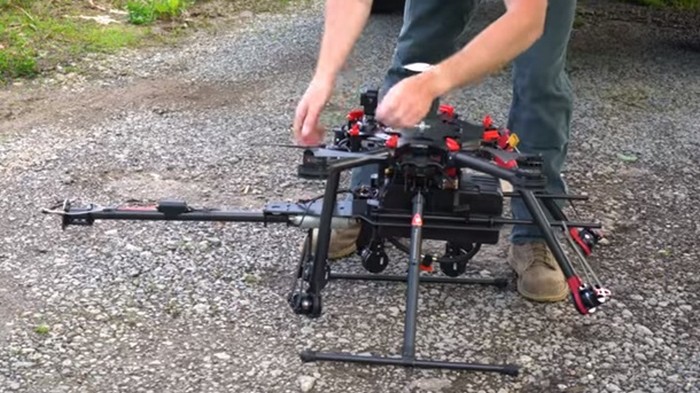 В Сеть попало видео с испытаниями дрона-огнемета