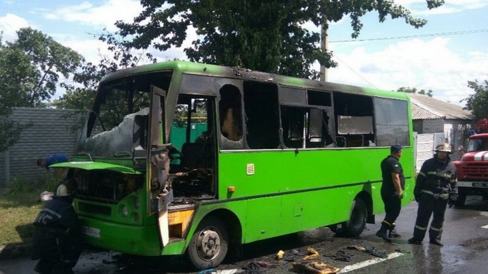В Харькове во время движения загорелся автобус с пассажирами