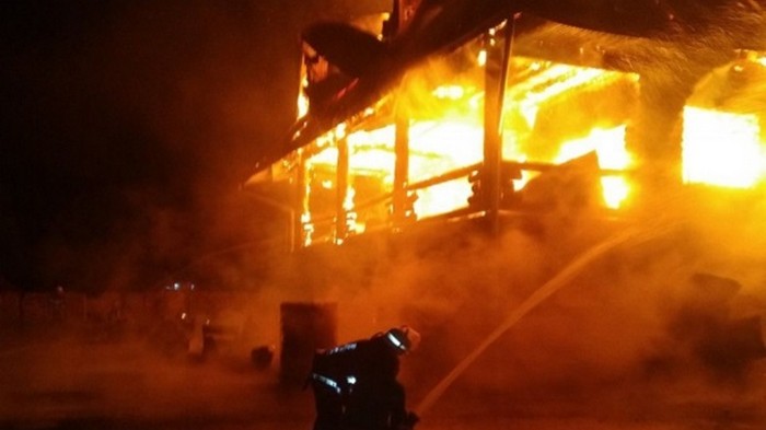 На Закарпатье сожгли отельный комплекс депутата (фото)