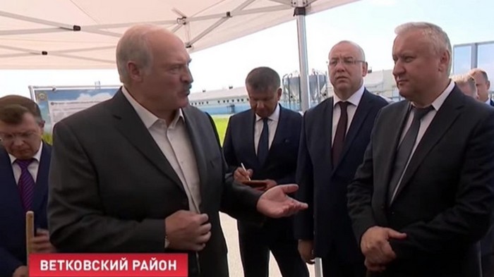 Лукашенко пригрозил чиновникам тюрьмой за падеж скота